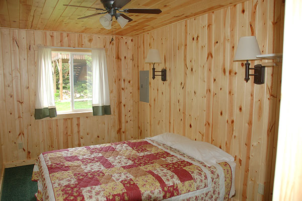 cabin-3-master-bedroom